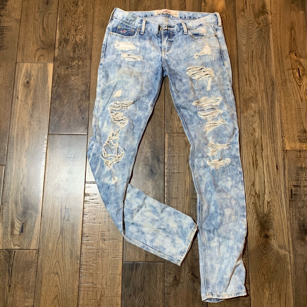 Distressed skinny jeans